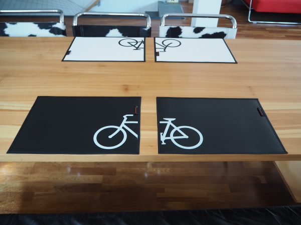 Schwarze Fahrrad Tischsets aus LKW-Plane – 2 Stück